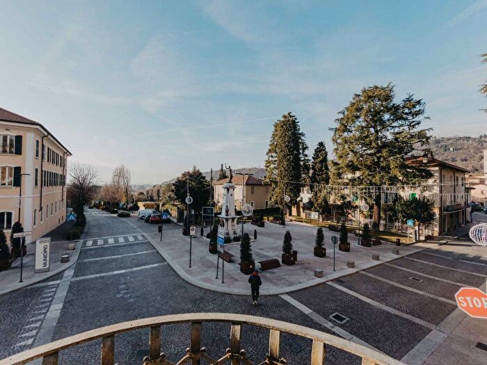 Appartamento con 5 locali in vendita in Via Monsignor Luigi Trombetta, Centro, Cellatica