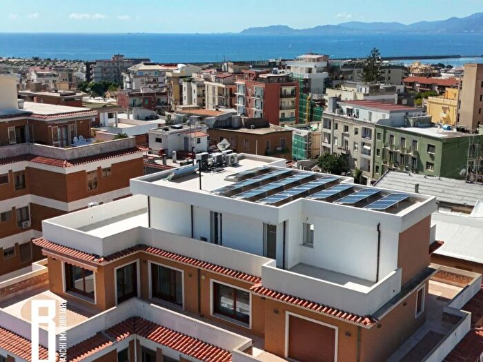 Casa con 6 locali in vendita in Via Raffa Garzia, Monte Urpinu, Cagliari