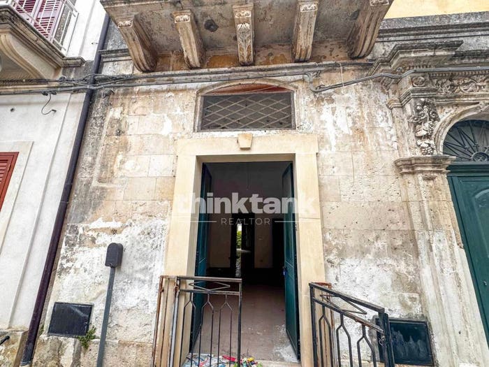 Appartamento con 5 locali in vendita in Via Domenico Ciriillo, Centro, Noto