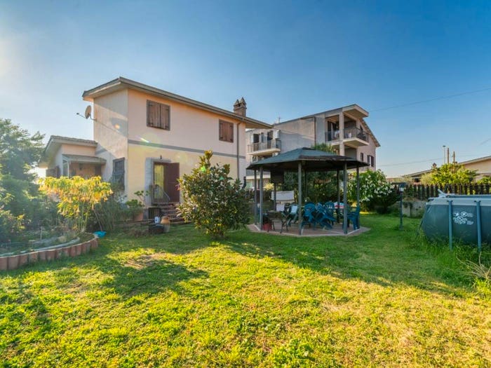 Casa con 6 locali in vendita in Via Celano, Castelverde, Roma