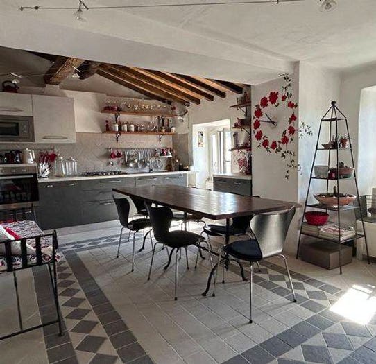 Casa quadrilocale in vendita in Via Rocca, Centro, Fosdinovo