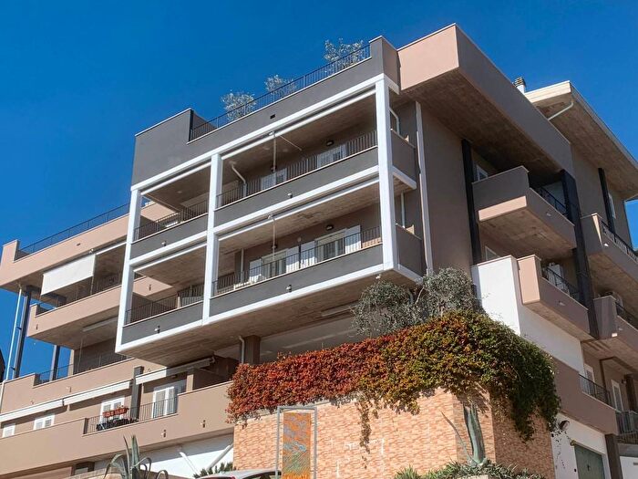 Appartamento quadrilocale in vendita in Contrada Scarpiano Alto, Teramo