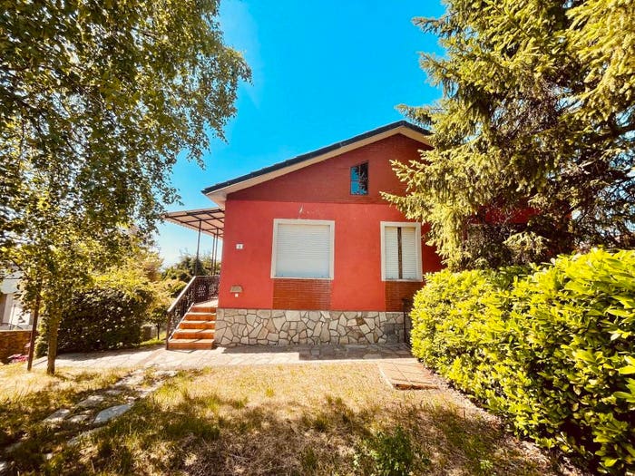 Casa con 6 locali in vendita in Località San Bovo, Serravalle Langhe