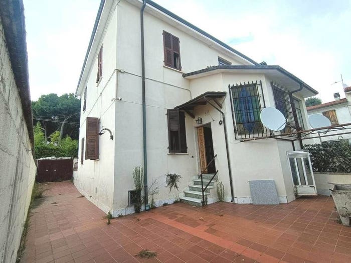 Casa quadrilocale in vendita in SS, Avenza, Carrara