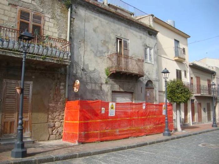 Casa in vendita in Via Principe di Scalea, Bompensiere