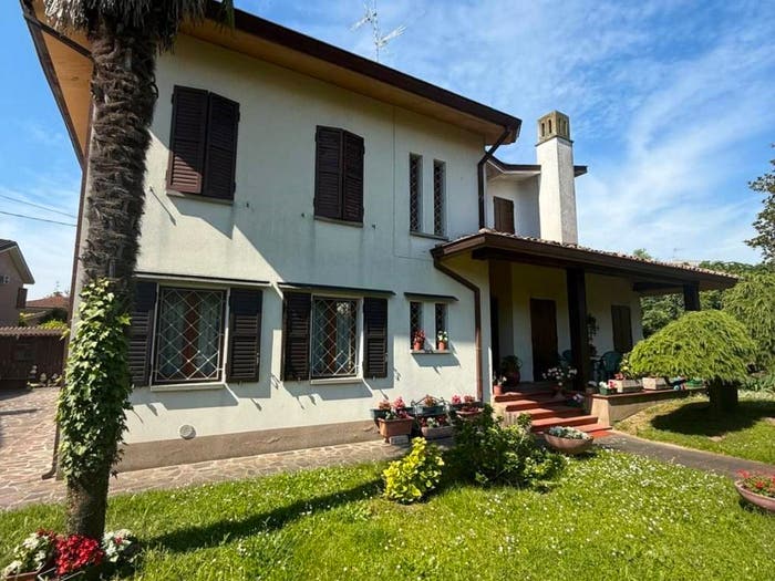 Casa con 5 locali in vendita in Via Giuseppe Verdi, Centro, Cavezzo