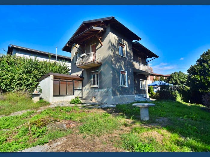 Casa quadrilocale in vendita in Via Rebuschini, Centro, Besozzo