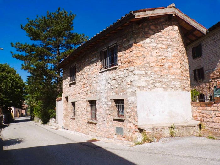 Casa con 5 locali in vendita in Frazione Rigali, Gualdo Tadino