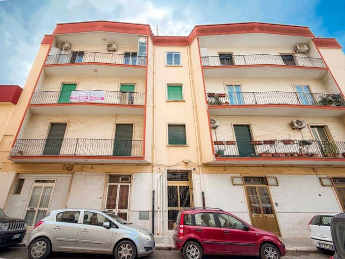 Appartamento trilocale in vendita in Via Brenta, Putignano