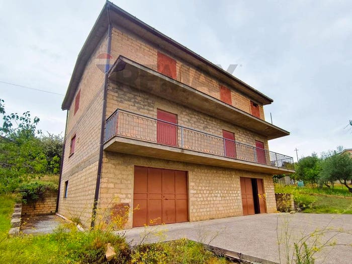 Casa con 6 locali in vendita in Contrada San Leonardo, Centro, Calascibetta
