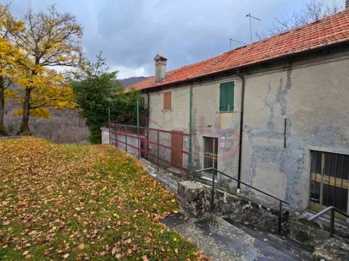 Casa trilocale in vendita in Frazione Bellasola, Corniglio
