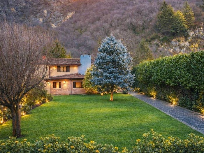 Casa con 6 locali in vendita in Via Nazionale, Somaggia, Samolaco