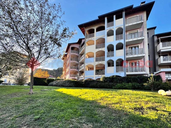 Appartamento trilocale in vendita in Via XXIV Maggio, Centro, Arona