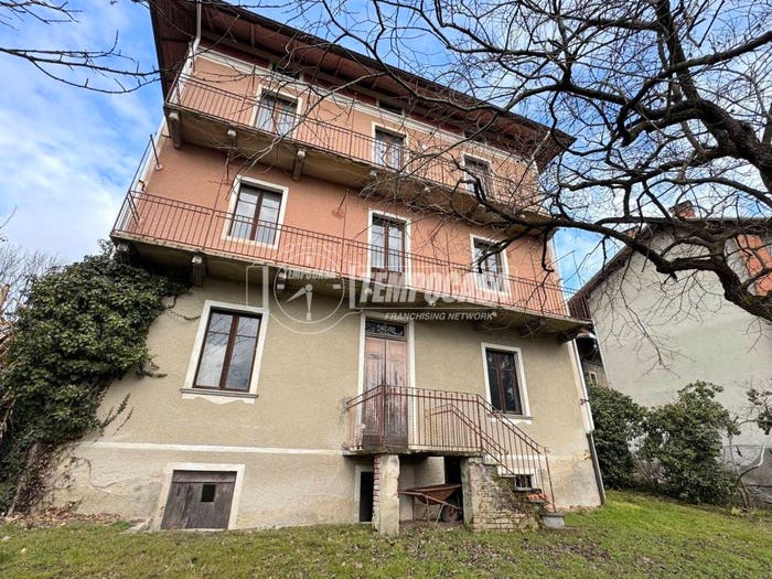 Casa con 6 locali in vendita in Frazione Gronda, Strona