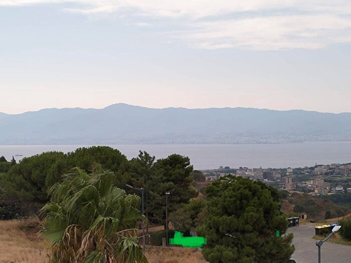 Appartamento quadrilocale in vendita in Via Arghillà Sud, Reggio Calabria
