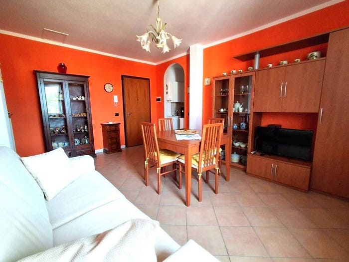 Appartamento trilocale in vendita in SANTA GIULETTA PIAZZA SANDRO PERTINI, Centro, Santa Giuletta