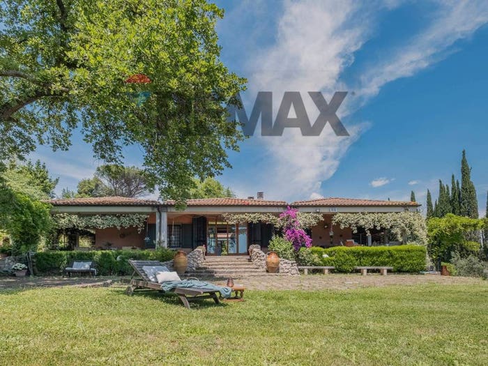 Casa con 6 locali in vendita in Via Livigno, Valle Muricana, Roma