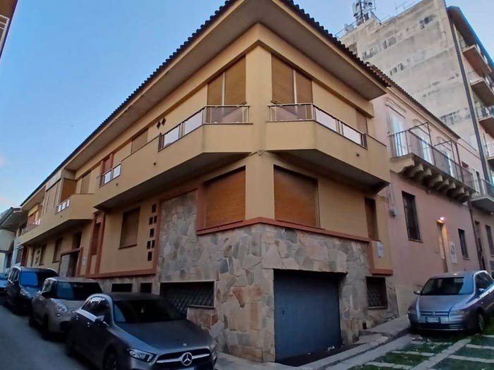 Appartamento con 6 locali in vendita in Via Ciro Menotti, Centro, Pachino