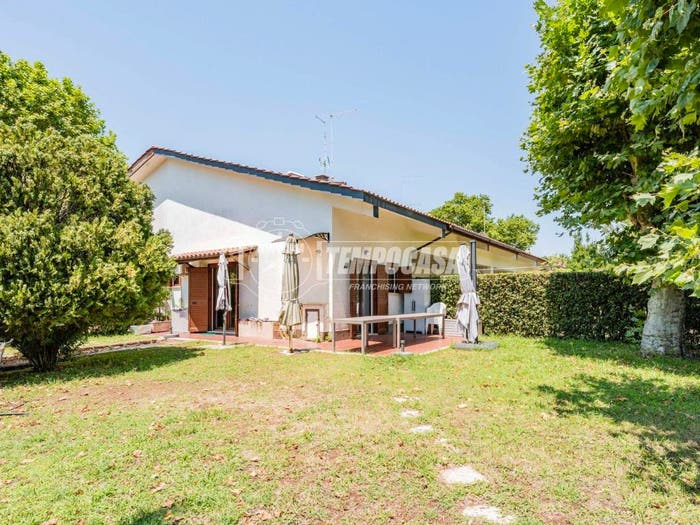 Casa quadrilocale in vendita in Via Marte, Centro, Ladispoli
