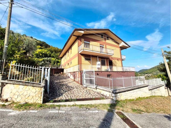 Casa con 6 locali in vendita in Centro, Colle San Magno
