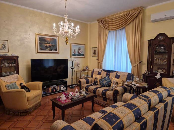 Appartamento con 6 locali in vendita in Via delle Medaglie D'oro via xxiv Maggio, Centro, Cosenza