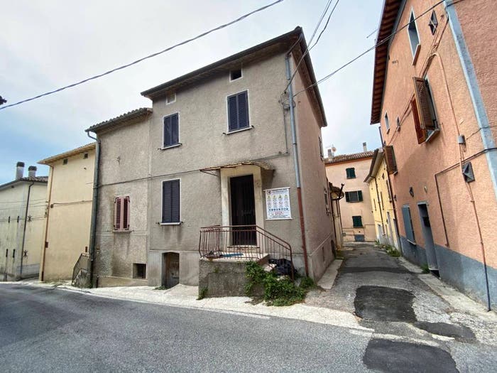 Casa con 5 locali in vendita in Via Palazzolo, Osteria Del Gatto, Fossato di Vico
