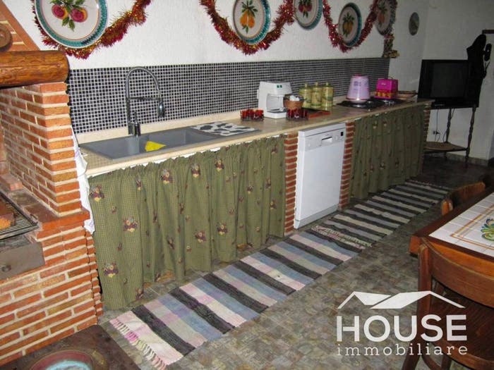 Casa con 6 locali in vendita in Viale delle Robinie, Ragalna