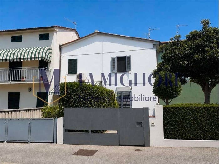 Casa quadrilocale in vendita in via fabrizio de andre, Centro, Agliana