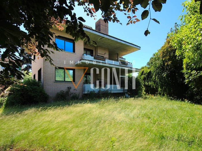 Casa con 6 locali in vendita in Vicolo del Prati, Luino