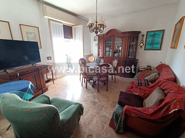 Appartamento con 6 locali in vendita in Via Peschiera, Pantano, Pesaro