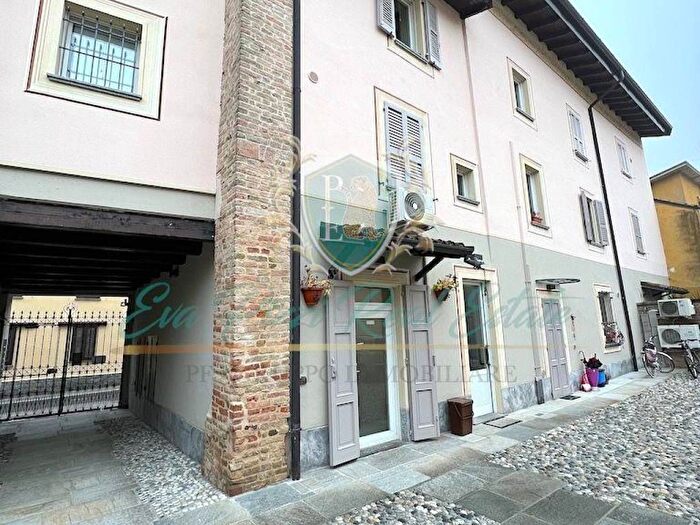 Appartamento trilocale in vendita in Via Indipendenza, Città Bassa Laghi, Lodi