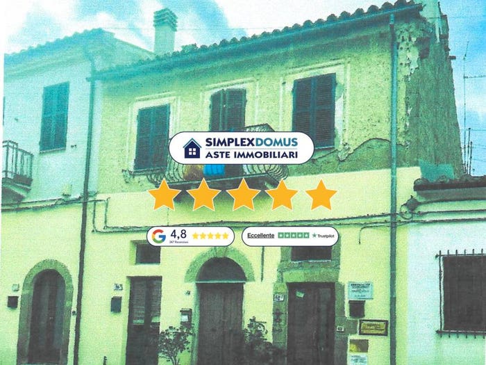 Appartamento trilocale in vendita in Via Roma, Ischia di Castro