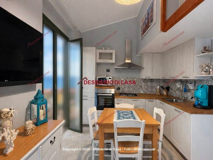 Casa quadrilocale in vendita in Viale Himera, Campofelice di Roccella