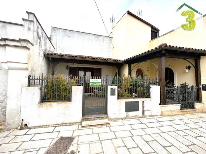 Casa trilocale in vendita in Via Giuseppe Romita, Surano