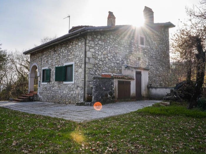 Casa con 6 locali in vendita in Via Sant'Andrea, Guarcino
