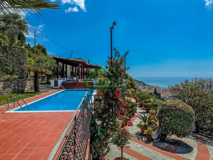 Casa con 6 locali in vendita in Imperia, Oneglia