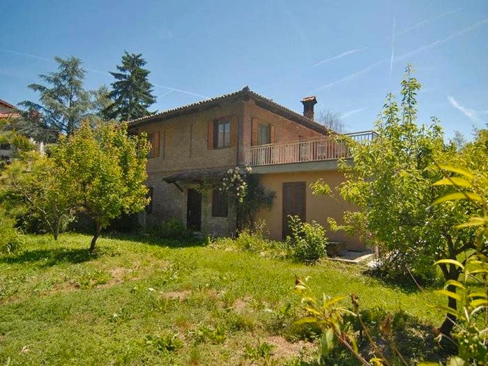 Casa con 6 locali in vendita in Monforte d'Alba