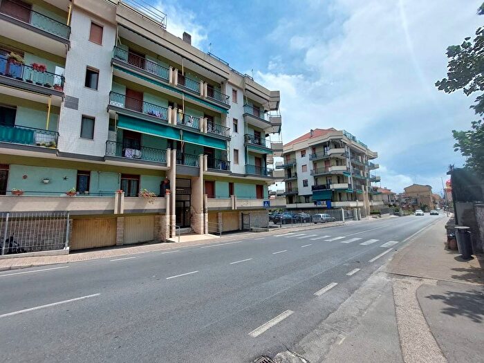 Appartamento trilocale in vendita in Via Michelangelo, Borghetto Santo Spirito