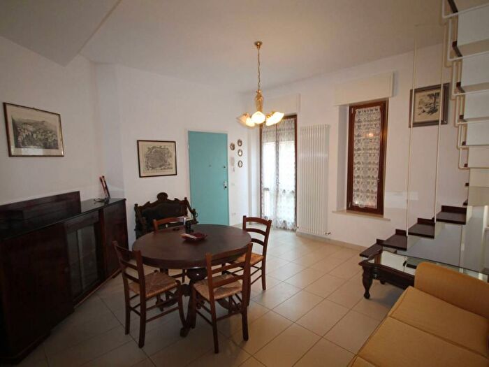 Appartamento trilocale in vendita in Via Giovanni Branca, Centro Storico, Pesaro