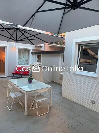 Appartamento con 9 locali in vendita in Viale Ugo Foscolo, Viareggio
