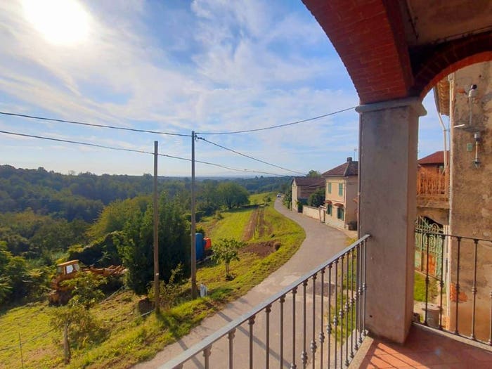 Casa con 6 locali in vendita in Frazione San Carlo, Montemagno