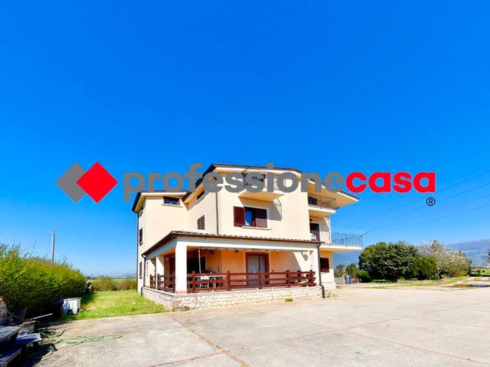 Casa con 6 locali in vendita in Via Campisi, Alife