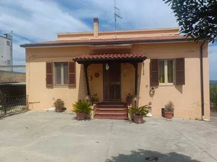 Casa quadrilocale in vendita in Contrada Montupoli Avenna No Number, Miglianico
