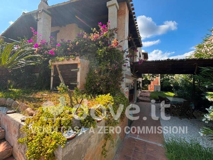 Casa trilocale in vendita in Via Talamone, Centro, Budoni