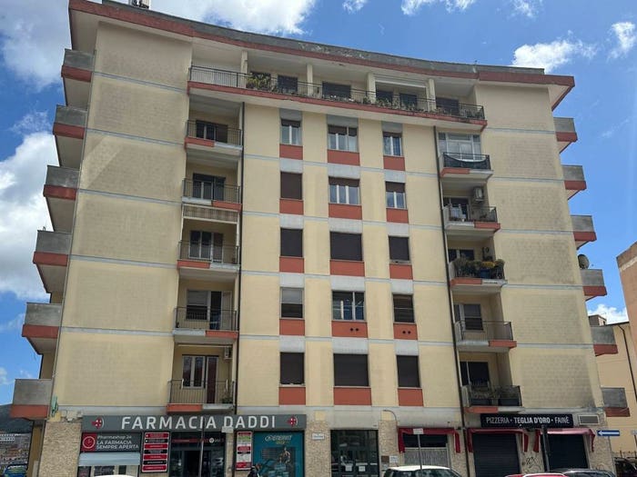 Appartamento con 5 locali in vendita in Piazza Veneto, Centro, Nuoro
