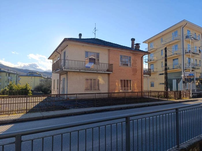 Appartamento quadrilocale in vendita in Via Tullio Maestri, Centro, Borgo Val di Taro