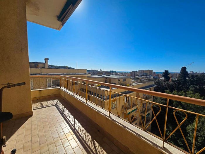 Appartamento con 6 locali in vendita in Salita Inferiore Cataldi, Sestri Ponente, Genova