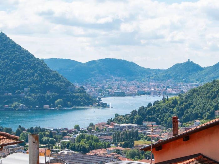Casa trilocale in vendita in Via Cesare Battisti, Cernobbio