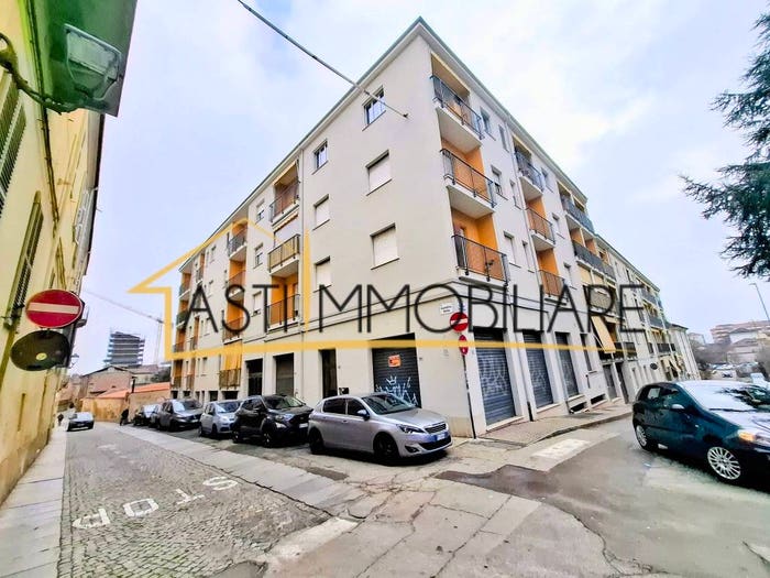 Appartamento quadrilocale in vendita in Via Quintino Sella, Tribunale, Asti