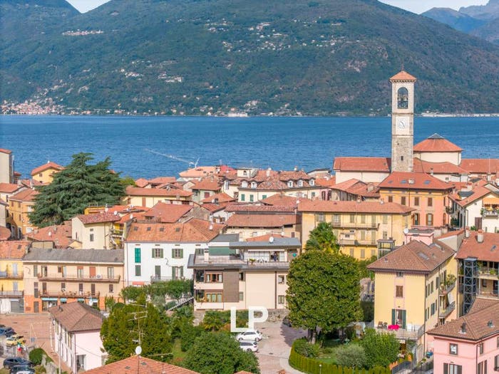 Casa con 6 locali in vendita in LUINI CONFALONIERI, Centro, Luino